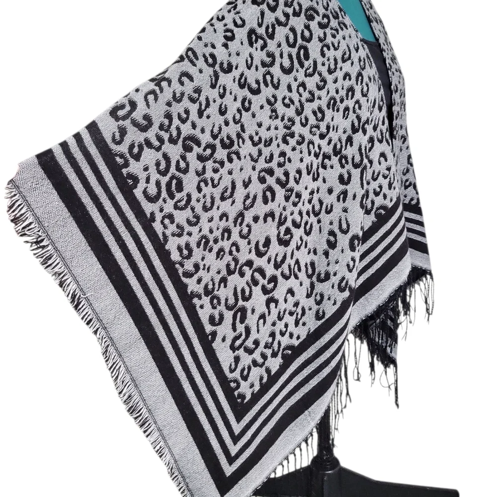 Southern Stitch Women's Leopard Knit Woven Poncho Cape O/S Black Gray Fringe - Picture 7 of 12